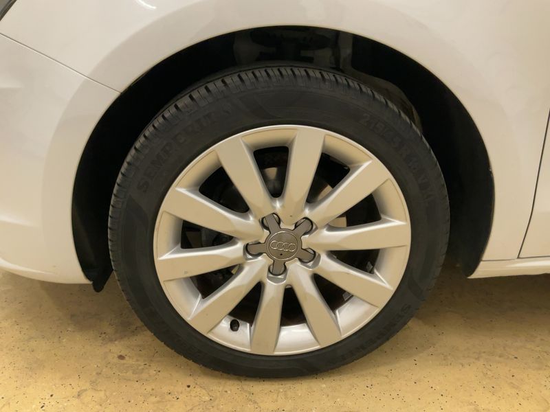 Audi A1 Sportback 1.6 TDI Ambition 2013 – снимка 3