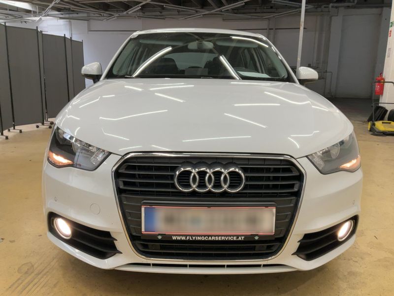 Audi A1 Sportback 1.6 TDI Ambition 2013 – снимка 14
