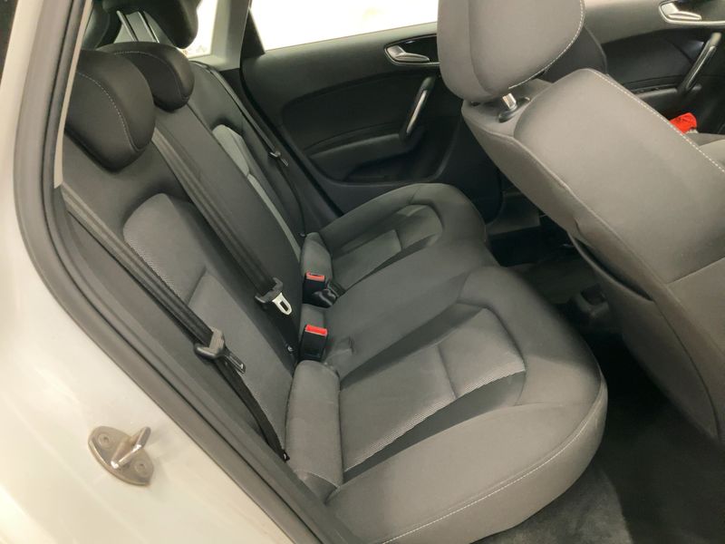 Audi A1 Sportback 1.6 TDI Ambition 2013 – снимка 19