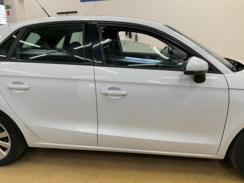 Audi A1 Sportback 1.6 TDI Ambition 2013 – снимка 10