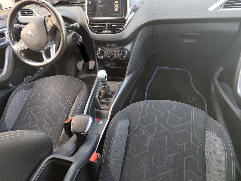 Peugeot 2008 1.5 Blue-HDi Allure 2019 – снимка 11