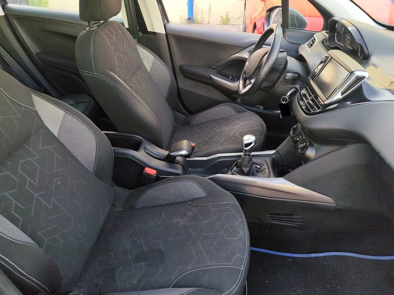 Peugeot 2008 1.5 Blue-HDi Allure 2019 – снимка 10