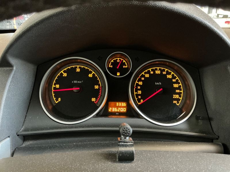Opel Astra GTC 1.7 CDTI Astra Van 2011 – снимка 4