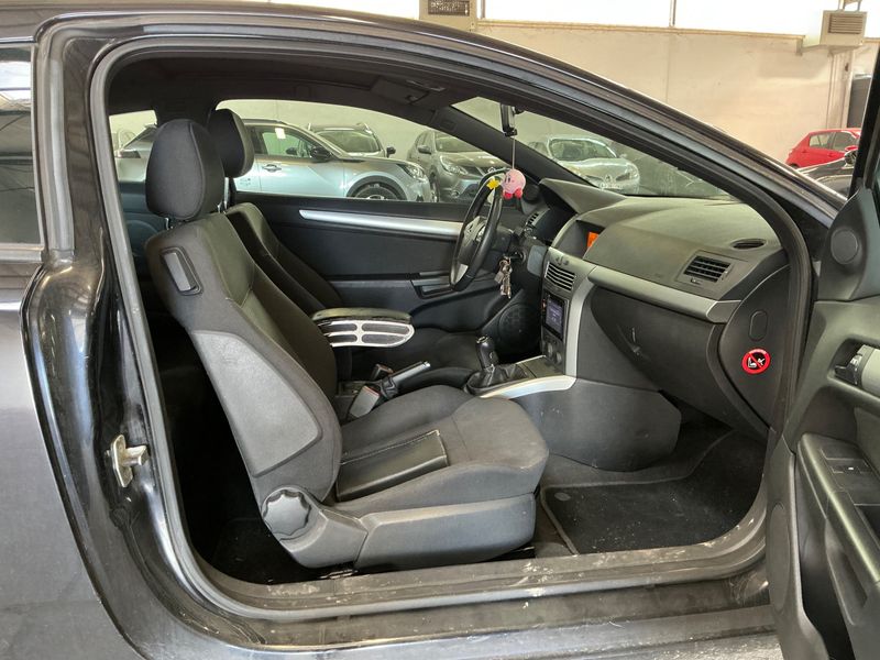 Opel Astra GTC 1.7 CDTI Astra Van 2011 – снимка 3