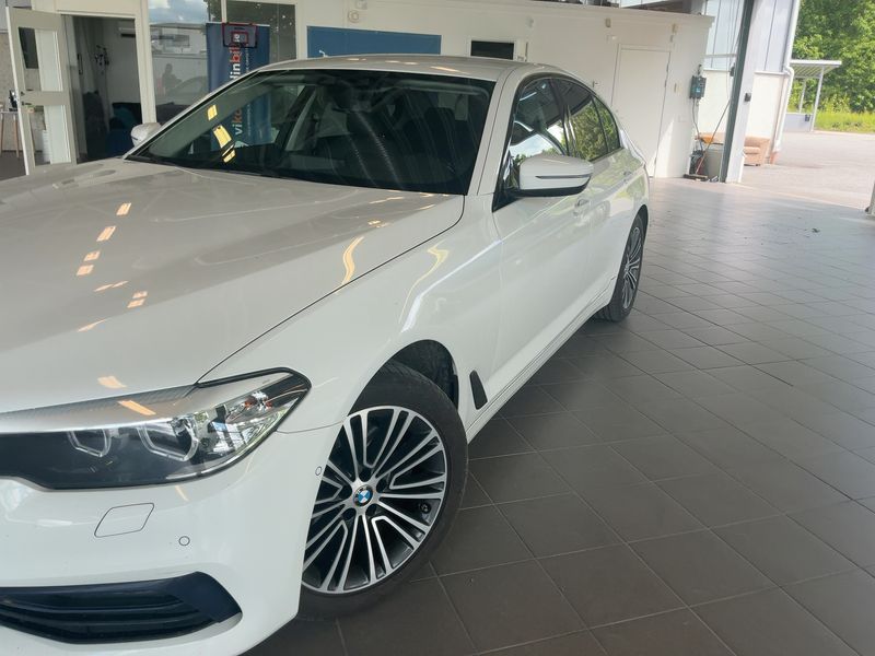 BMW 5er 520d Mild-Hybrid xDrive Sport Line 2020 – снимка 2