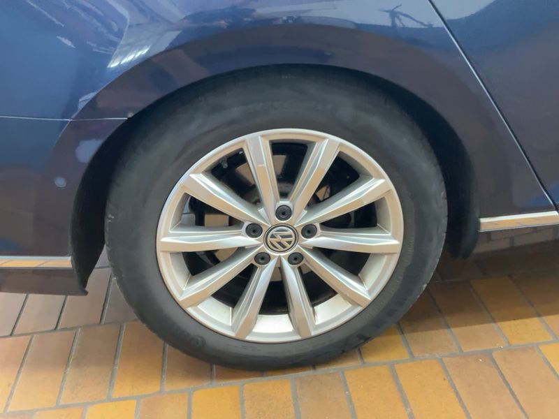 Volkswagen Passat 2.0 TDI Highline BlueMotion Tech 2015 – снимка 9