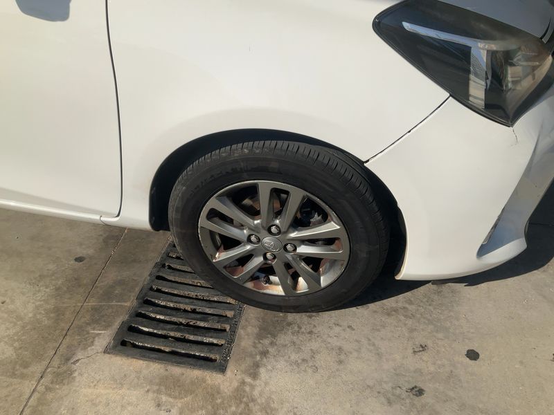 Toyota Yaris 1.0 VVT-i Cool 2016 – снимка 11