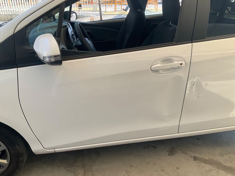 Toyota Yaris 1.0 VVT-i Cool 2016 – снимка 27