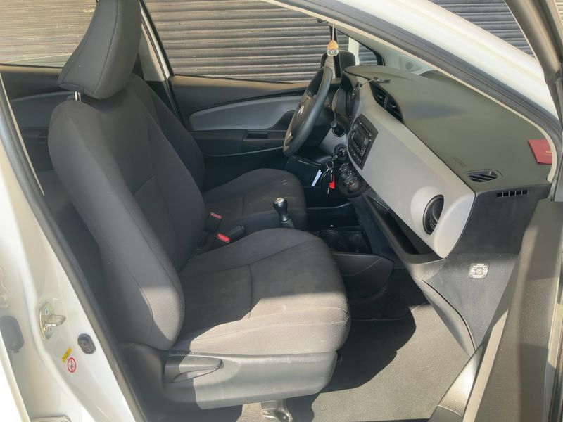 Toyota Yaris 1.0 VVT-i Cool 2016 – снимка 16