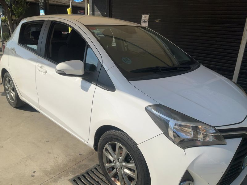 Toyota Yaris 1.0 VVT-i Cool 2016 – снимка 12
