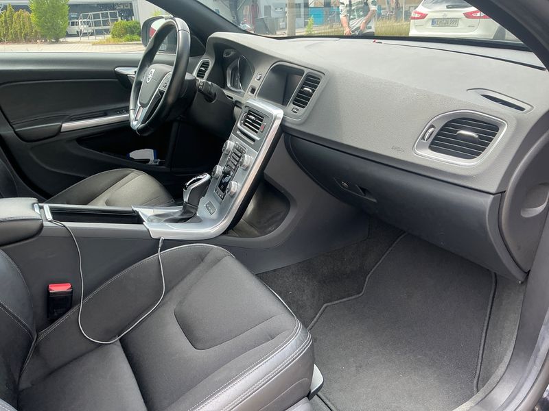Volvo V60 2.4 T6 Plug-in Hybrid Momentum AWD 2017 – снимка 27