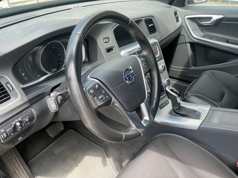 Volvo V60 2.4 T6 Plug-in Hybrid Momentum AWD 2017 – снимка 23