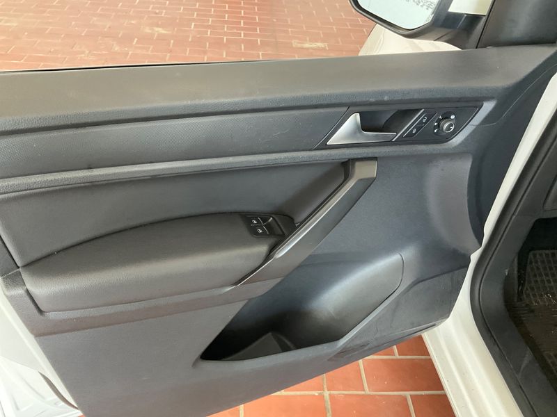 Volkswagen Caddy 2.0 TDI Highline BlueMotion Tech 2018 – снимка на щета 37