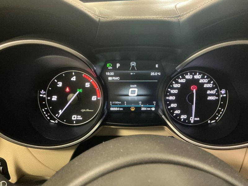 Alfa Romeo Stelvio 2.2 JTDM Lusso Q4 2019 – снимка 18
