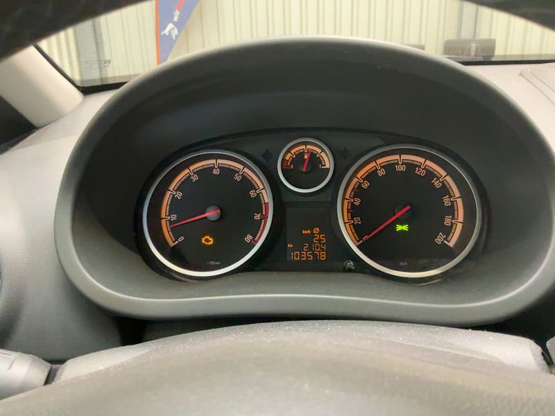 Opel Corsa 1.4 Active 2013 – снимка 18