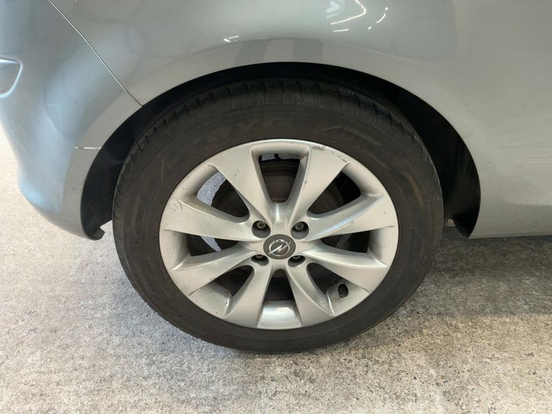 Opel Corsa 1.4 Active 2013 – снимка 9