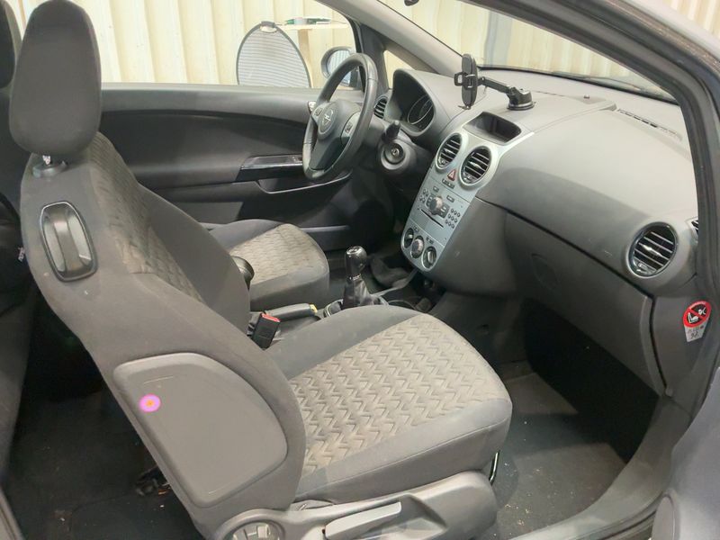 Opel Corsa 1.4 Active 2013 – снимка 16