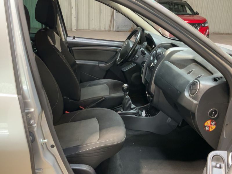 Dacia Duster 1.2 TCe SL Steel 4x2 2016 – снимка 16