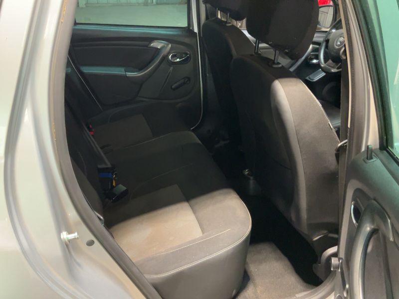Dacia Duster 1.2 TCe SL Steel 4x2 2016 – снимка 19