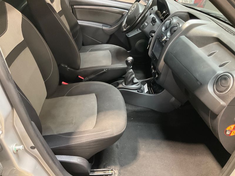 Dacia Duster 1.2 TCe SL Steel 4x2 2016 – снимка 27