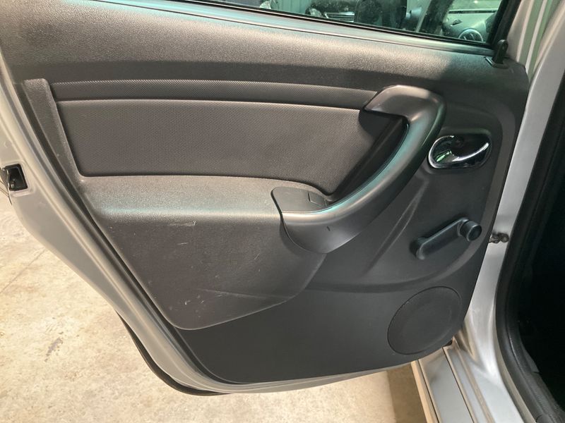 Dacia Duster 1.2 TCe SL Steel 4x2 2016 – снимка 26