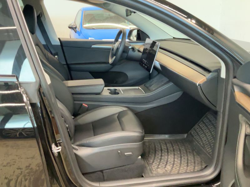 Tesla Model Y Long Range Dual AWD Premium 2025 – снимка 17
