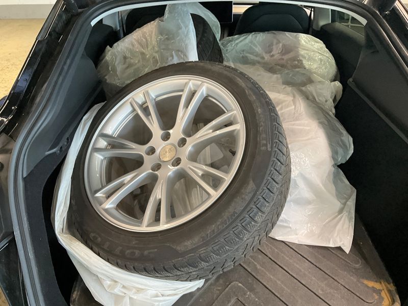 Tesla Model Y Long Range Dual AWD Premium 2025 – снимка 15