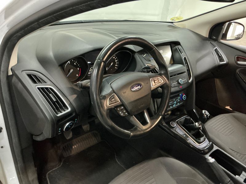 Ford Focus 1.6 TDCi Titanium 2015 – снимка 22
