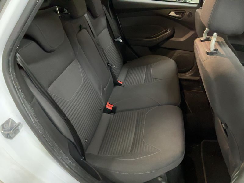 Ford Focus 1.6 TDCi Titanium 2015 – снимка 19