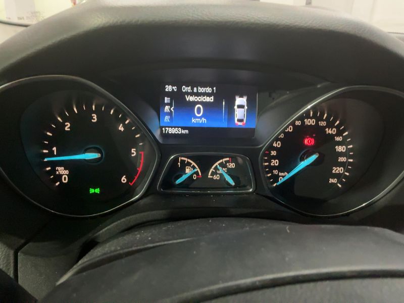 Ford Focus 1.6 TDCi Titanium 2015 – снимка 18
