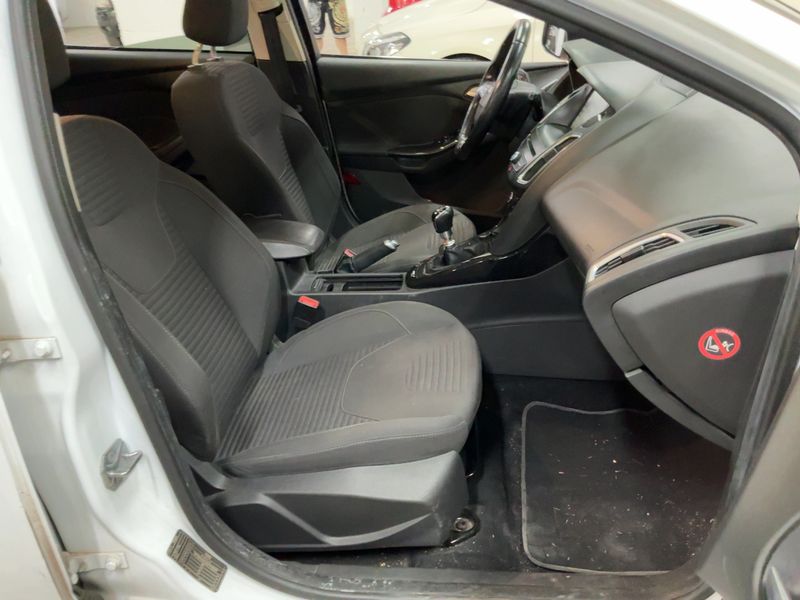 Ford Focus 1.6 TDCi Titanium 2015 – снимка 16