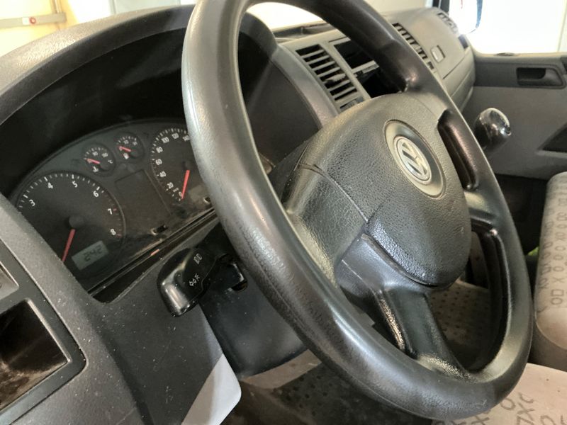 Volkswagen T5 Kombi 2.0 2009 – снимка 32