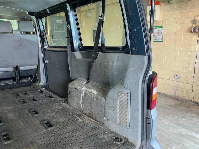 Volkswagen T5 Kombi 2.0 2009 – снимка 33