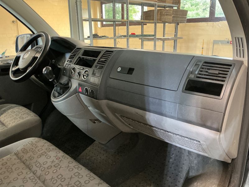 Volkswagen T5 Kombi 2.0 2009 – снимка 27