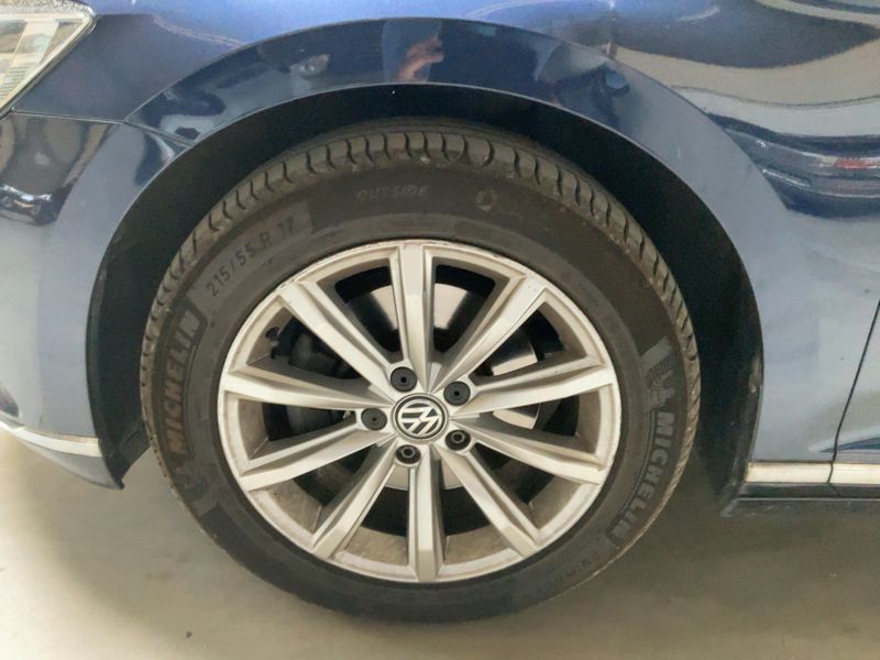 Volkswagen Passat 1.6 TDI Comfortline BlueMotion Tech 2017 – снимка на щета