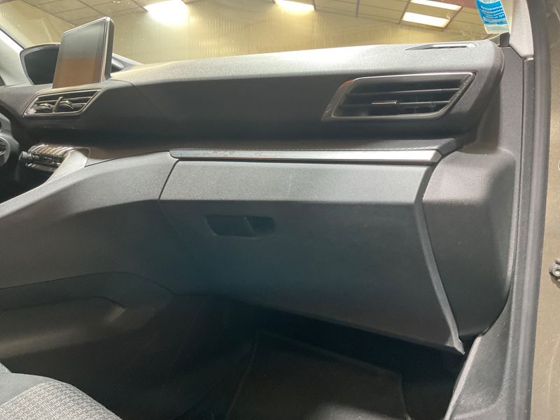Peugeot 3008 1.5 Blue-HDi Active Business 2019 – снимка 33