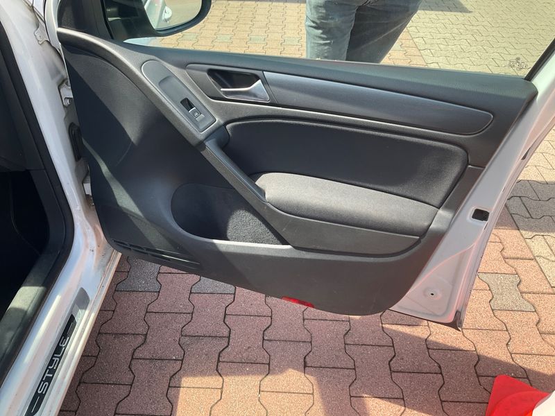 Volkswagen Golf VI 1.6 TDI Style 2011 – снимка на щета 34