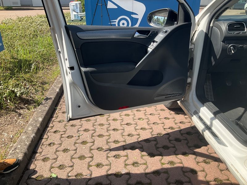 Volkswagen Golf VI 1.6 TDI Style 2011 – снимка на щета 30