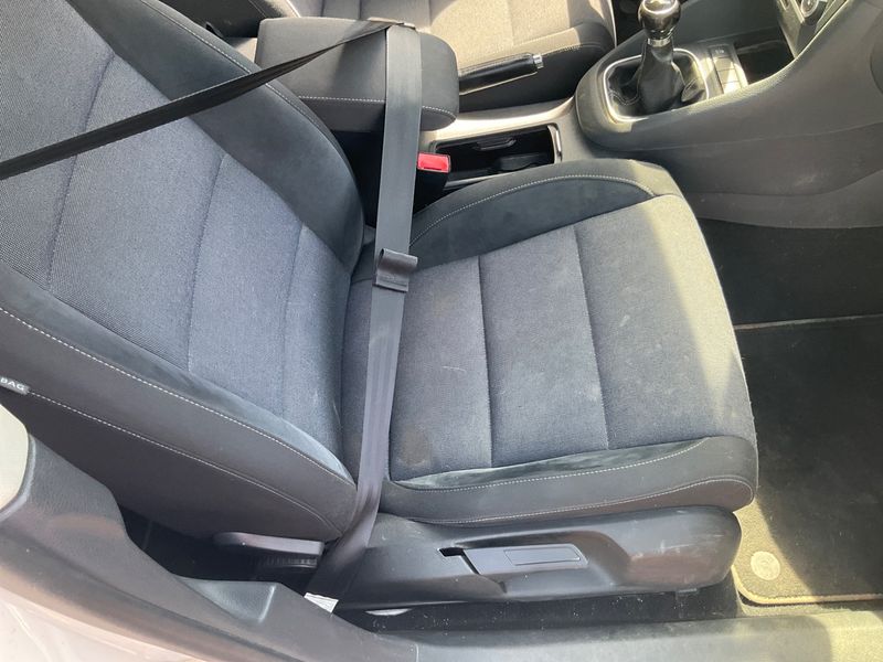 Volkswagen Golf VI 1.6 TDI Style 2011 – снимка на щета 40