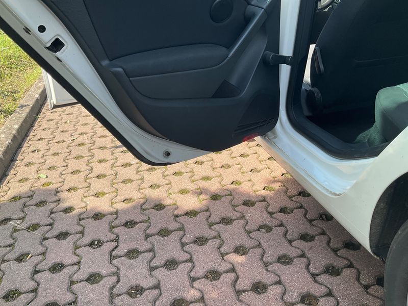 Volkswagen Golf VI 1.6 TDI Style 2011 – снимка на щета 28