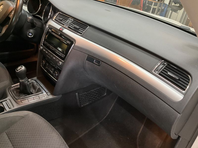 Skoda Superb 1.6 TDI Ambition 2014 – снимка 22