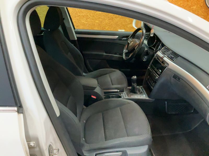 Skoda Superb 1.6 TDI Ambition 2014 – снимка 17