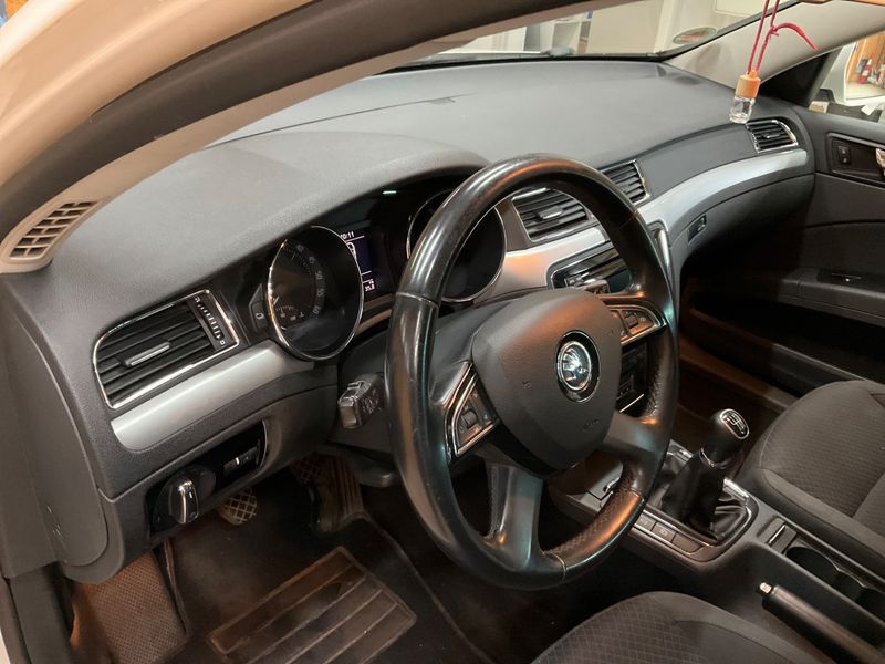 Skoda Superb 1.6 TDI Ambition 2014 – снимка 26