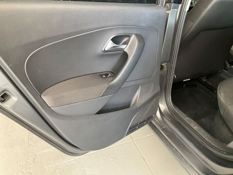 Volkswagen Polo 1.2 TSI Advance 2012 – снимка 23