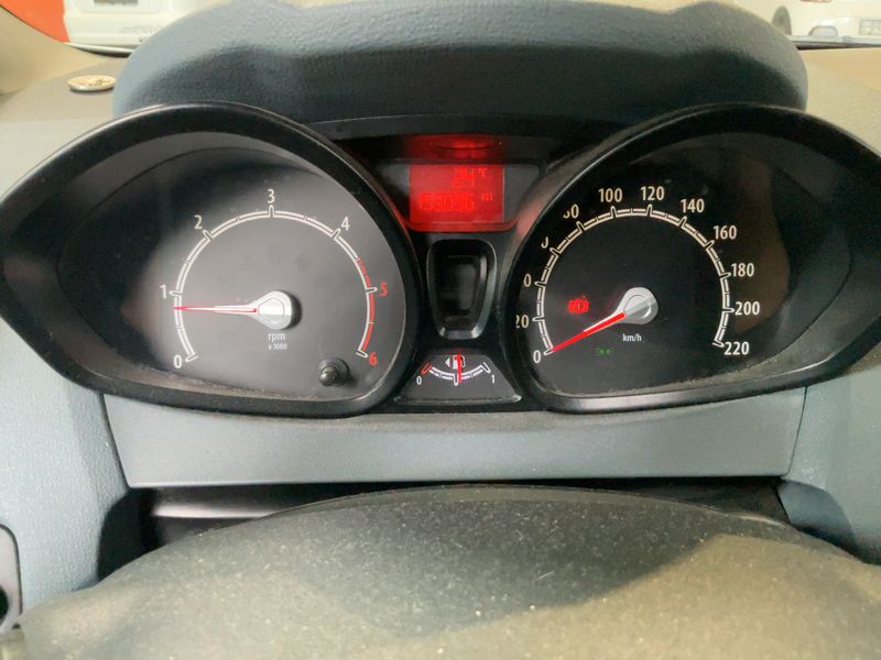 Ford Fiesta 1.6 TDCi ECOnetic 2011 – снимка 4