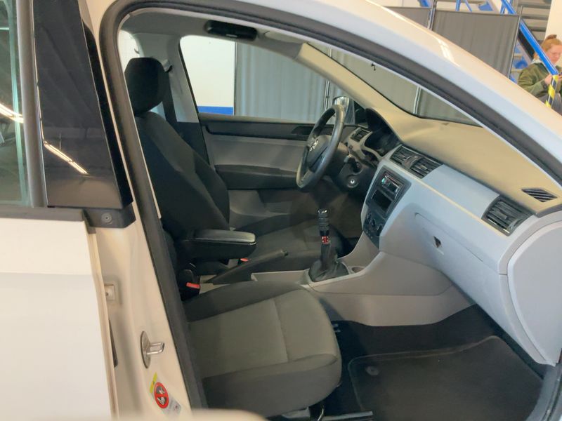 Skoda Rapid Spaceback 1.2 TSI Active 2014 – снимка 17