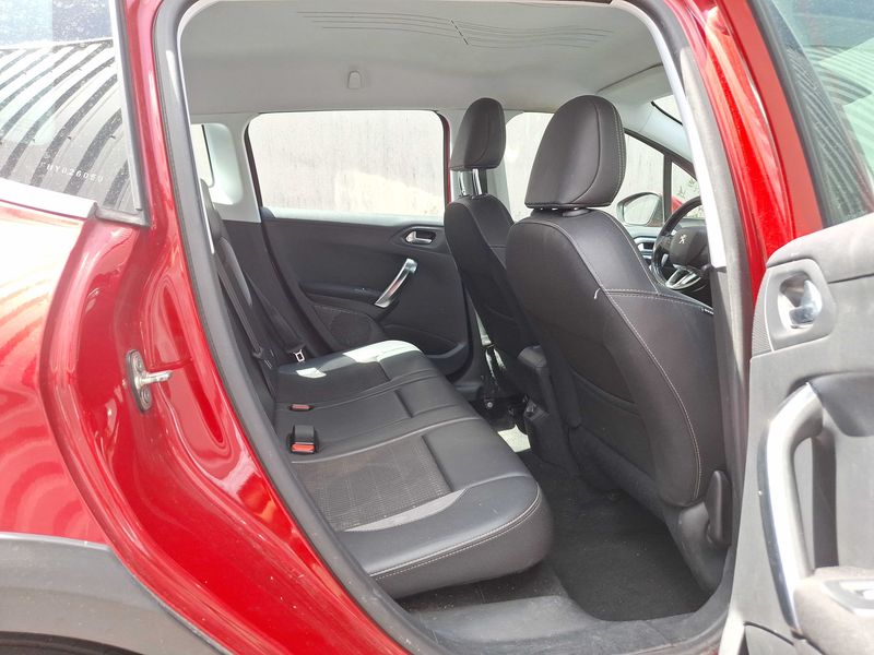Peugeot 2008 1.2 PureTech Allure 2017 – снимка 14