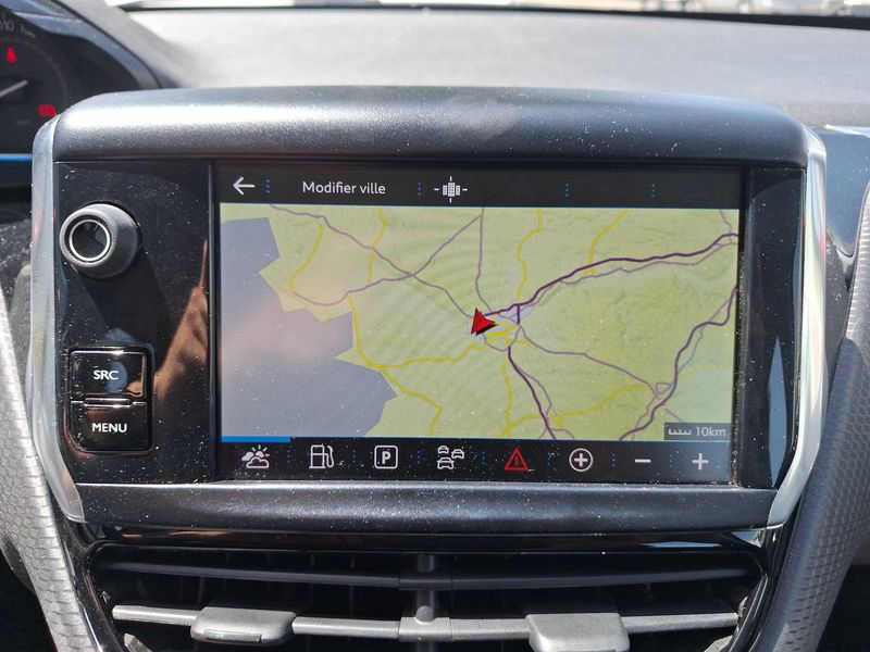 Peugeot 2008 1.2 PureTech Allure 2017 – снимка 13