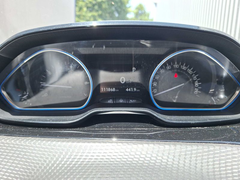 Peugeot 2008 1.2 PureTech Allure 2017 – снимка 12