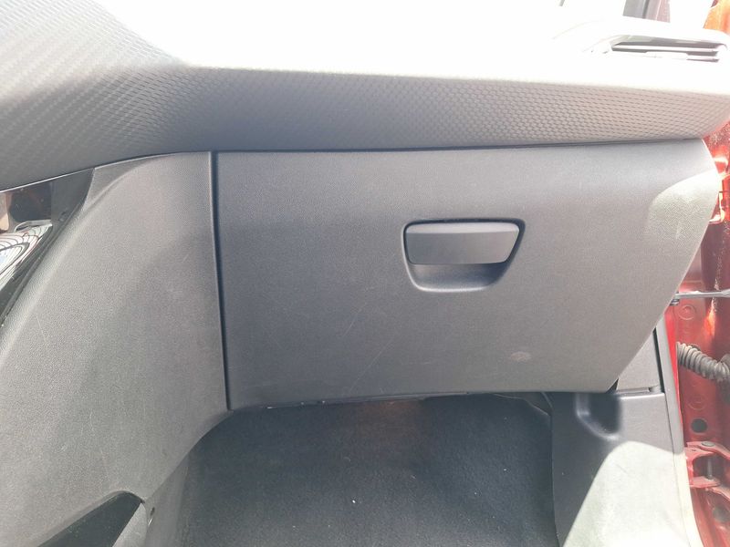 Peugeot 2008 1.2 PureTech Allure 2017 – снимка 31